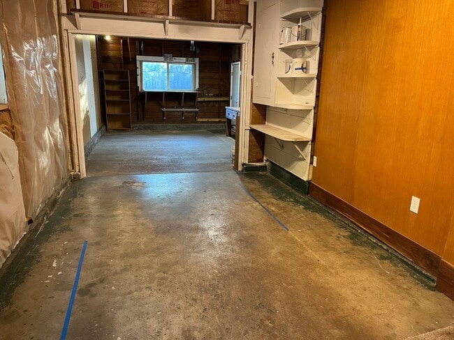 Building Photo - Urban Craftsman Gem!