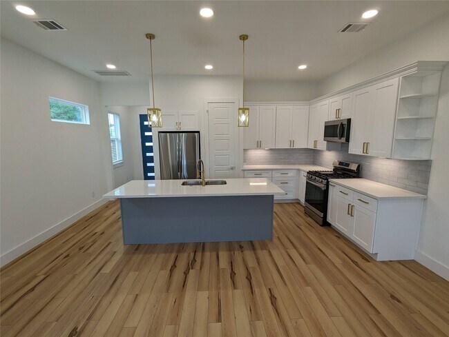 Building Photo - 4915 Fisk St