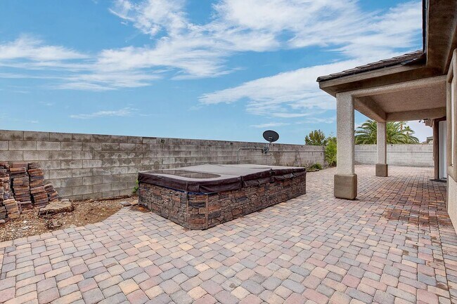 Large Custom Swim SPA inground - 3034 Constable St