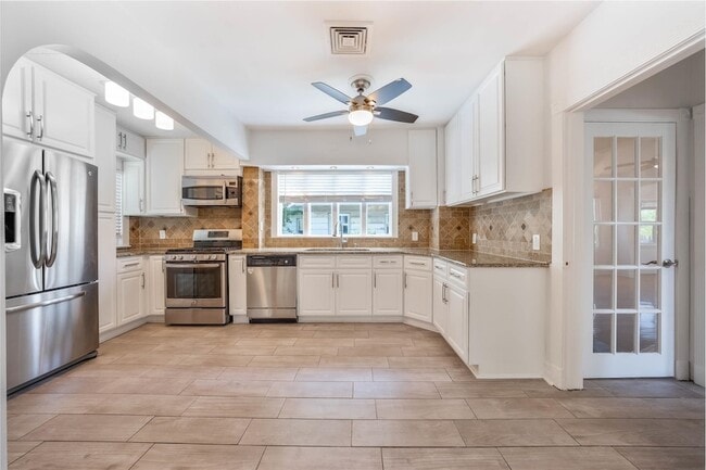 Building Photo - 85 Barrows Ave