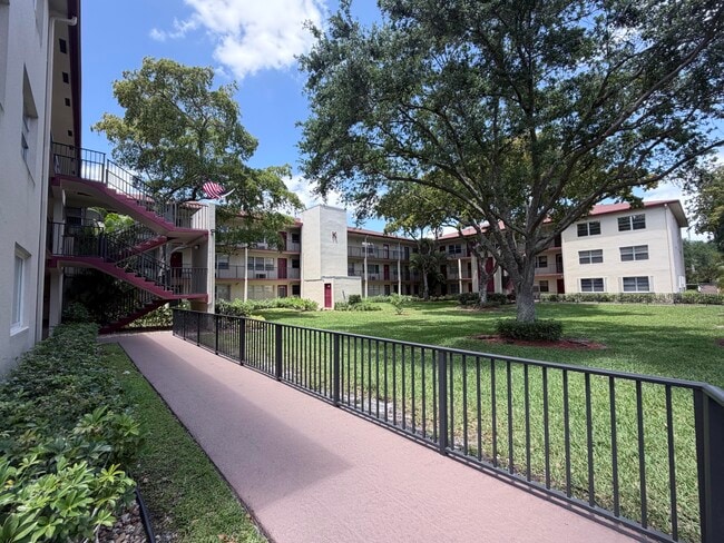 Building Photo - 100 SW 132nd Way