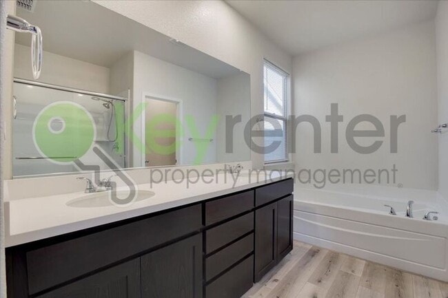 Building Photo - 5584 Harcrest Dr