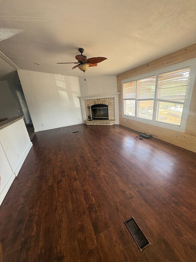 Building Photo - 3 bedroom 2 bath in Highland Terrace