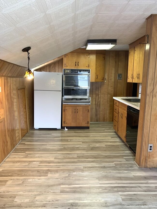 Building Photo - Charming single-family home just a short walk from Shippensburg University!