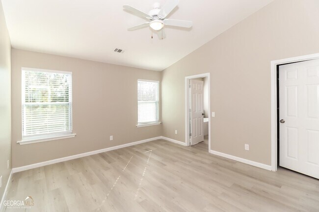 Building Photo - 252 Carrington Way