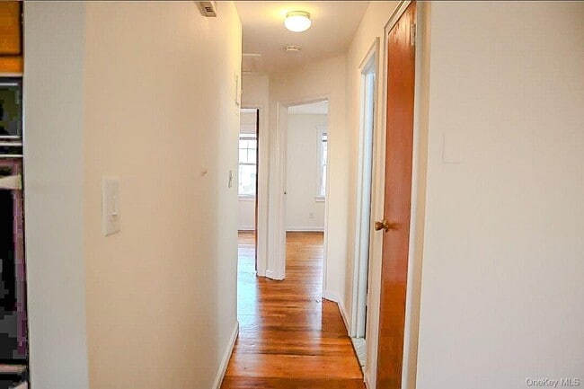 Building Photo - 2233 Private Dr