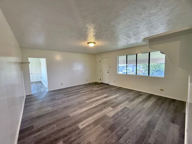 Building Photo - 34 Paina St