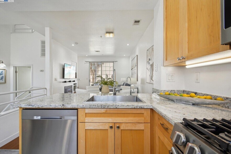 Building Photo - 385 Montecito Way