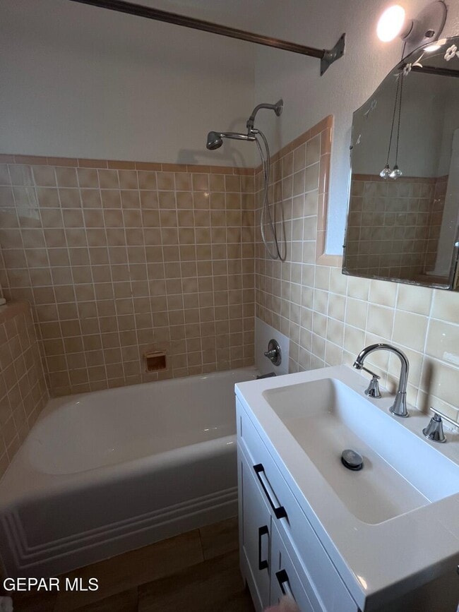 Building Photo - 1203 Madeline Dr