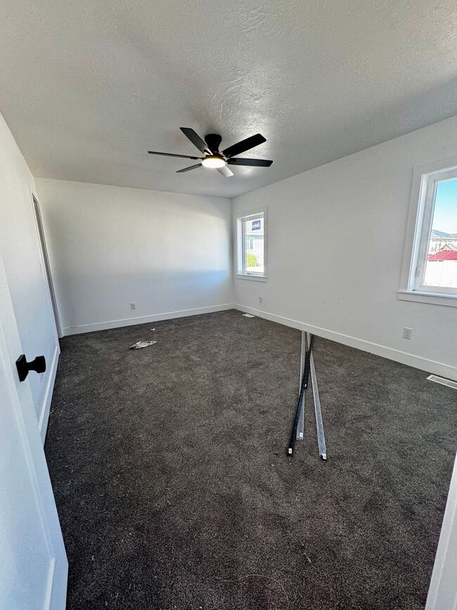 Building Photo - 503 Jeanine Dr