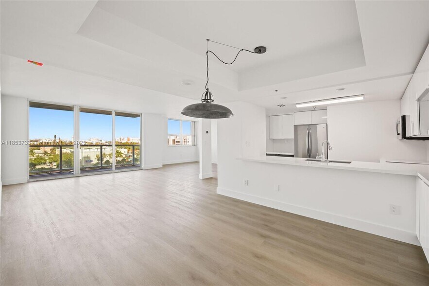 Building Photo - 650 West Ave