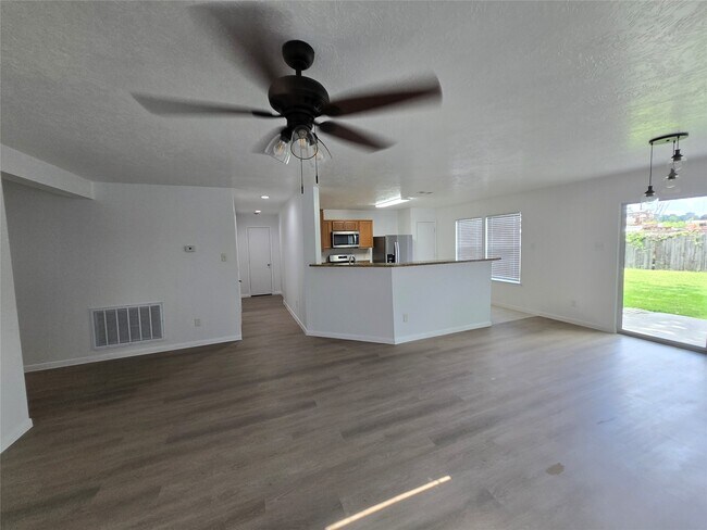 Building Photo - 427 Remington Heights Dr