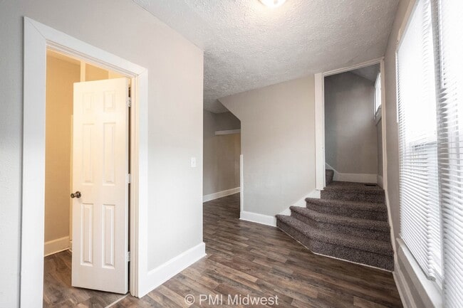 Building Photo - Charming 2-Bedroom Duplex in Indianapolis ...