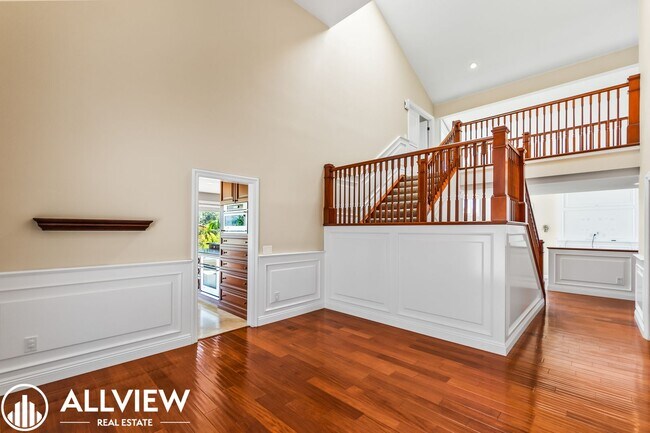 Building Photo - Rare 5 bed/3 bath home located in the high...