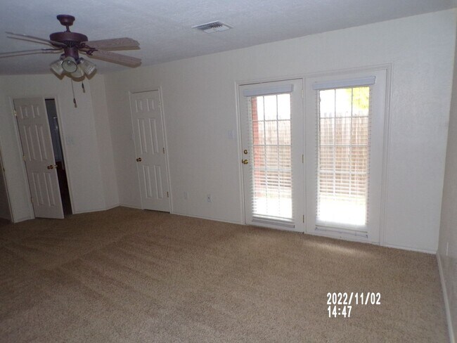 Building Photo - Great Duplex!