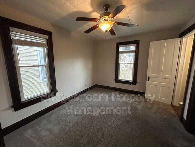 Building Photo - 38 Pioneer St