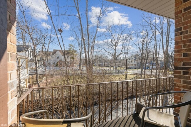 Building Photo - 720 Maple Ave