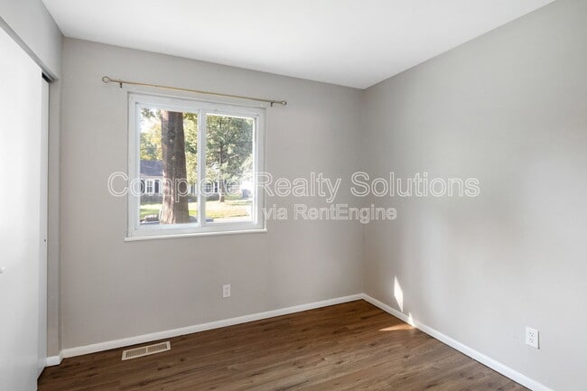 Building Photo - 221 Barto Dr