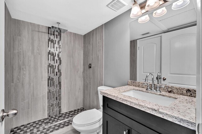 Building Photo - 2850 N Oakland Forest Dr