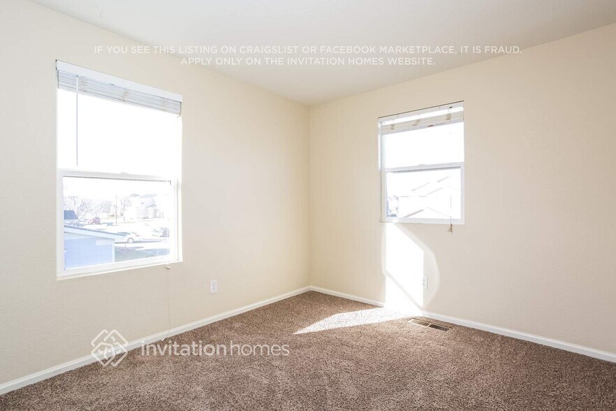 Building Photo - 729 Canyon Ln