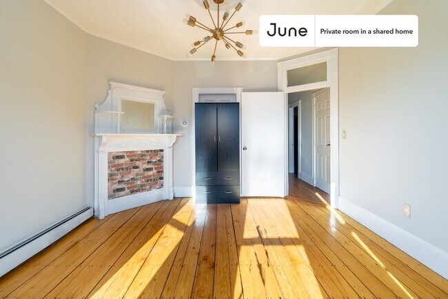 Building Photo - Room in Shared 4 bed/1 bath home