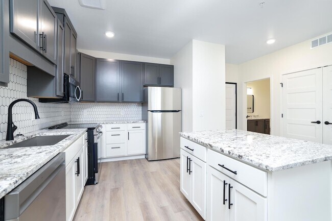 Building Photo - 28 7th St NE