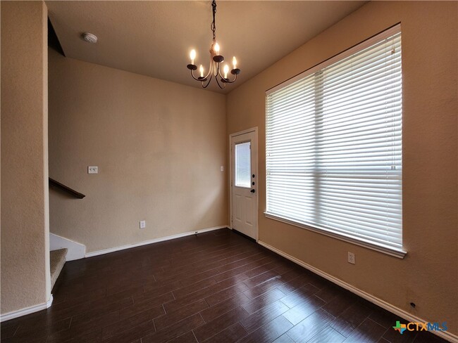 Building Photo - 305 Rosalie Dr