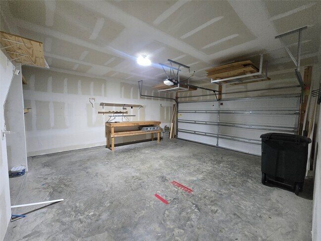 Building Photo - 7318 Parkview Dr