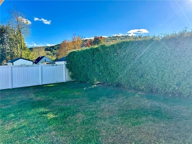 Building Photo - 406 Sharr Ave