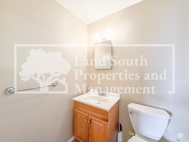 Building Photo - 2126 Smithfield Pl