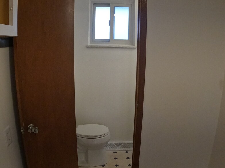 1/2 Bathroom - 1127 Frontier Dr