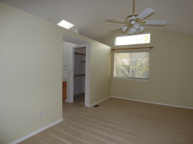 Building Photo - Fabulous Highlands Ranch Home!