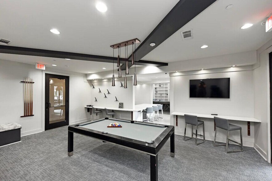 Building Photo - 2200 State St