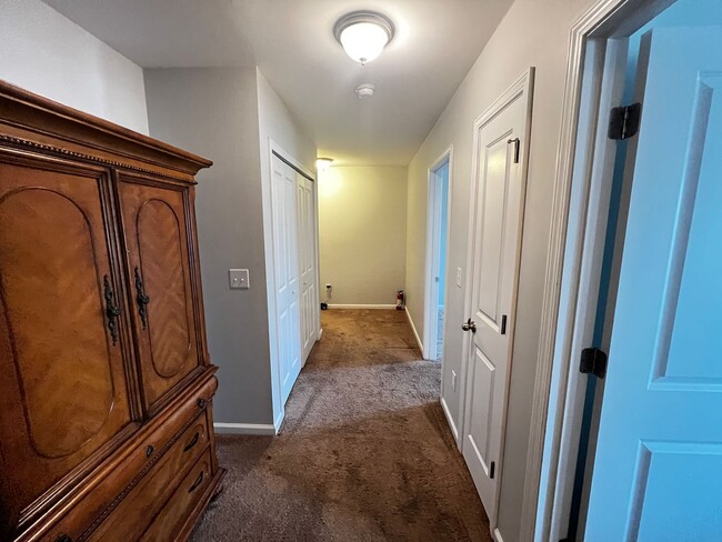 Building Photo - Beautiful 4 Bedroom, 3.5 Bath, Town Home at Tuscany is Available Now!