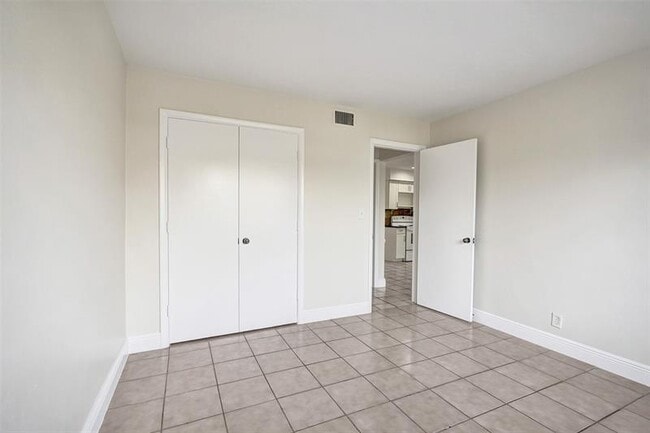 Building Photo - 2175 NE 56th St
