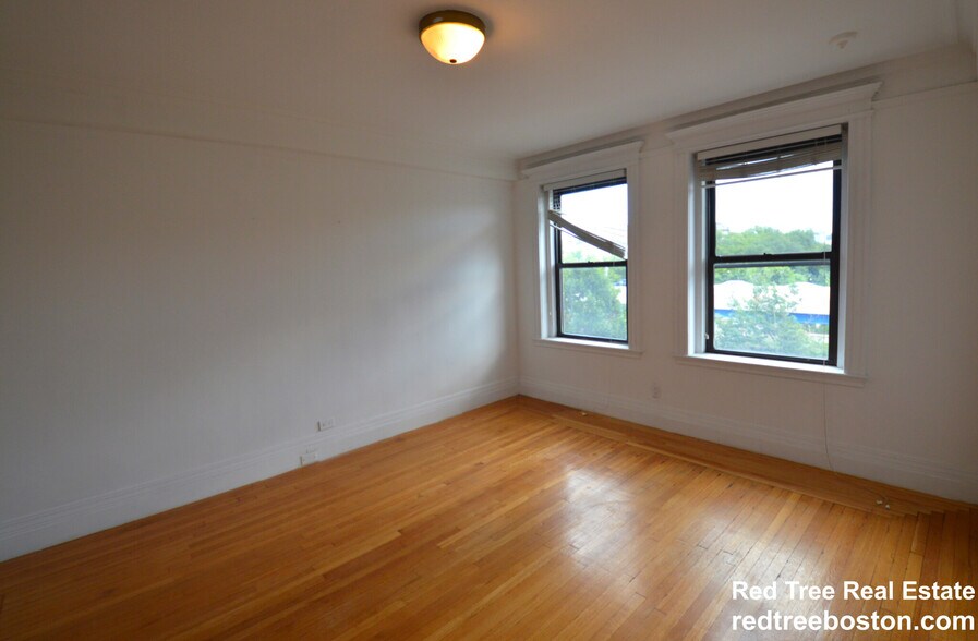 Building Photo - 464 Commonwealth Ave