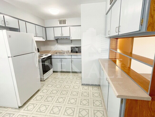 Building Photo - 1515 W Huntington Dr