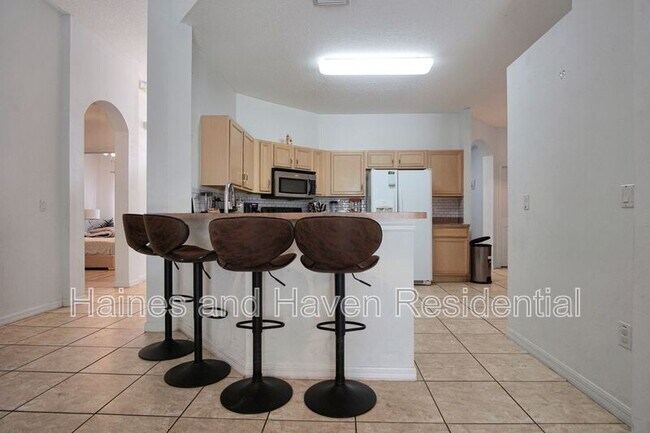 Building Photo - 546 Pineloch Dr