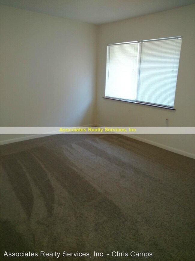 Building Photo - 3 br, 2.5 bath House - 3020 NW 28th Cir