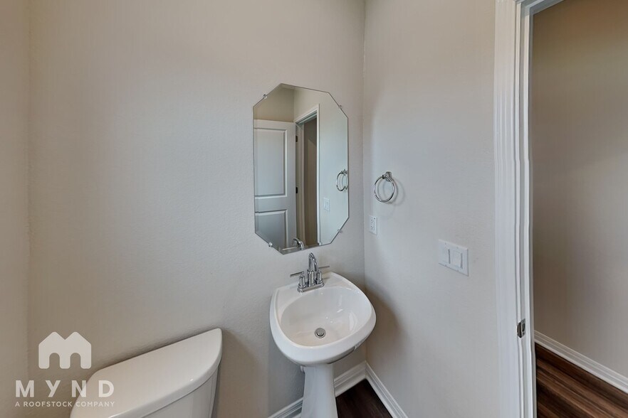 Building Photo - 1850 Settlers Glen Dr