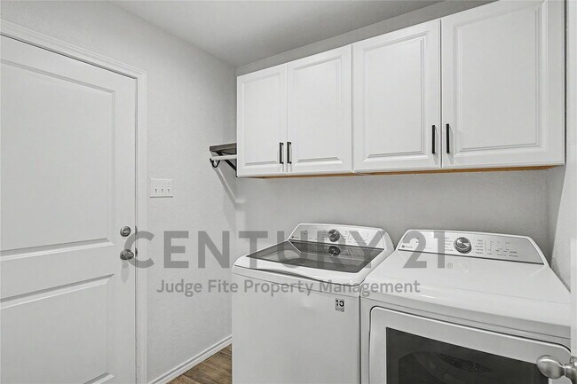 Building Photo - 1825 Agarito Dr