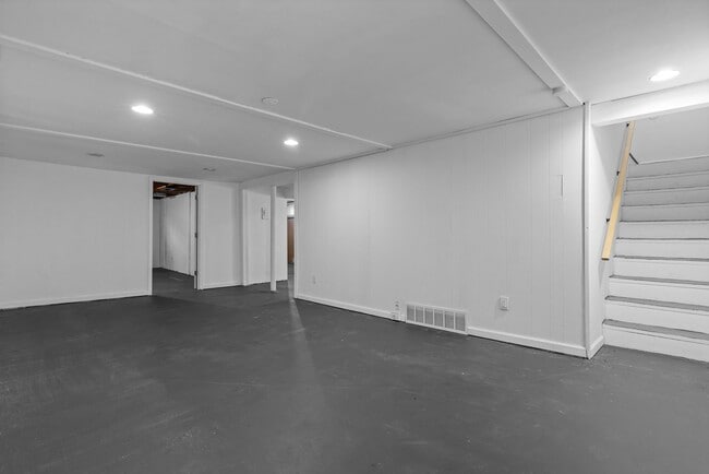 Building Photo - 615 Wren Dr