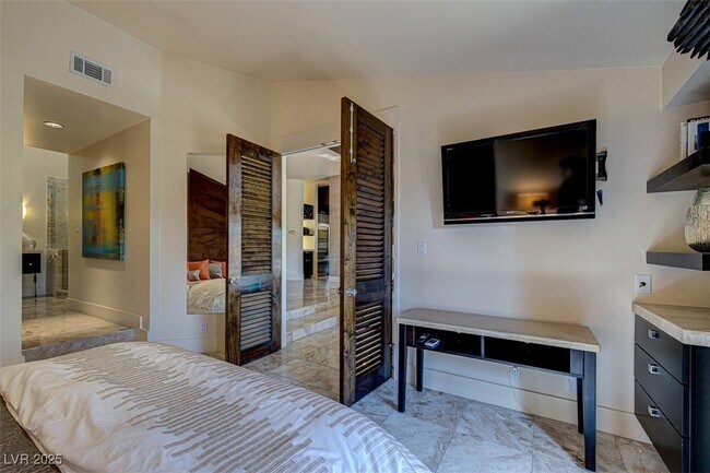 Building Photo - 7277 Mission Hills Dr