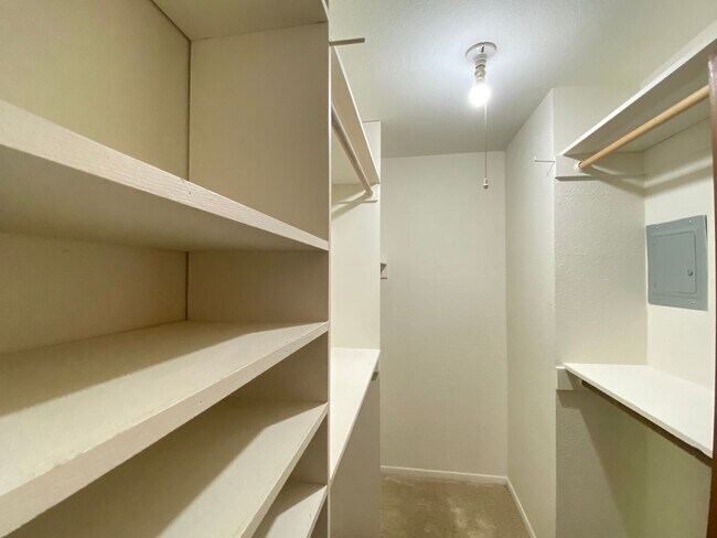 Building Photo - 2285 Sanborn Dr