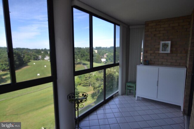 Building Photo - 15101 Interlachen Dr