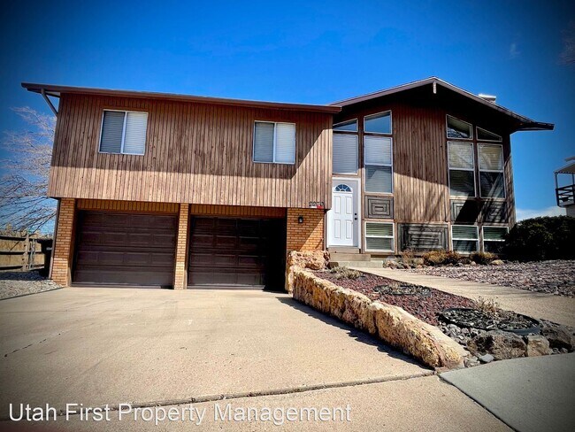 Primary Photo - 4 br, 2.5 bath House - 2270 W Skyview Dr