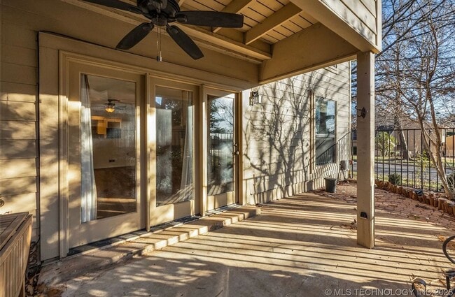 Building Photo - Gorgeous Condo in The Gated Community of The Timbers!