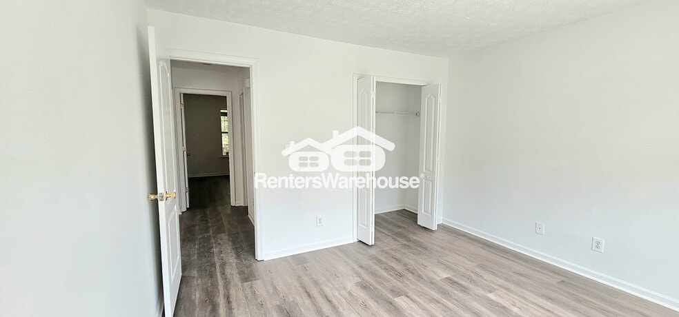 Building Photo - 5785 Creekside Dr