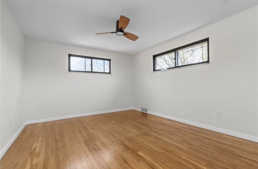 Building Photo - 548B Firethorne Dr