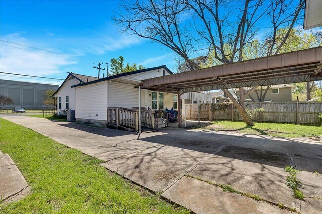Building Photo - 5206 Grover Ave